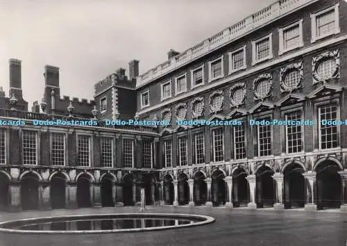 D279972 Middlesex Hampton Court Palace The Fountain Court Ministry of Works Crow
