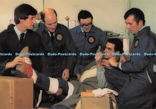 D282541 Glasgow Head Post Office First Aid Team in Competition Post Office Pictu