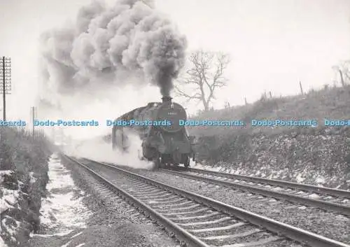 D285194 Stanier 8 F Nr. 48670 passiert 1964 Meilenstein 92 1 2 in Newton Harcourt G