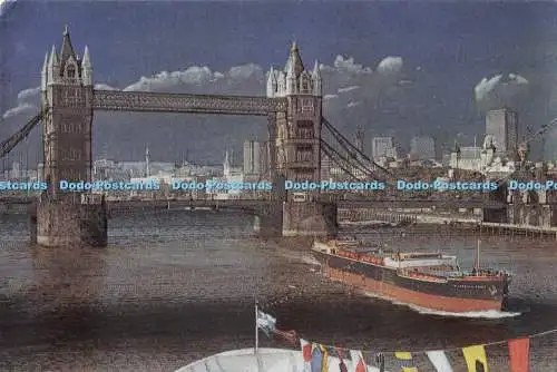 D285346 London Tower Bridge mit dem Tower of London im rechten Vordergrund A Tayfo