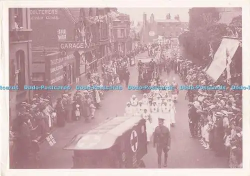 D285534 Juli 1919 der Friedenskarneval in der Surrey Street Littlehampton anlässlich der