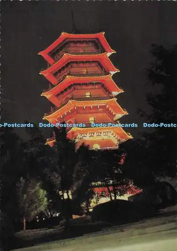 D278700 Die Pagode thront majestätisch über den Bäumen in Singapur Chinese Ga