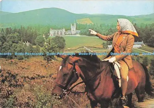 D283312 Ihre Majestät die Königin reitet in Balmoral J Arthur Dixon Ltd Patrick Lich