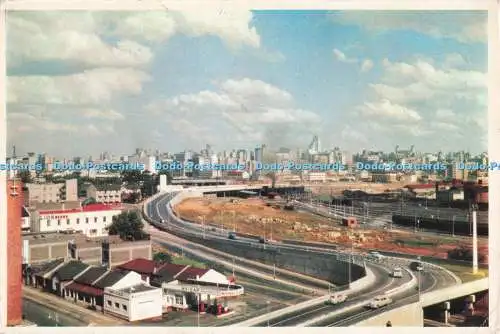 D287934 Skyline von Johannesburg City und der Queen Elizabeth Bridge Frameworthy Pub