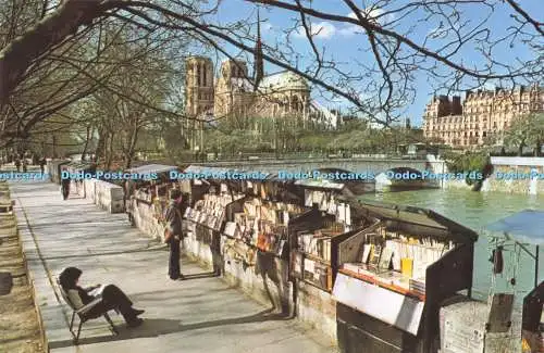 D283488 Paris Notre Dame und der Second Hand Buchhändler Lyna