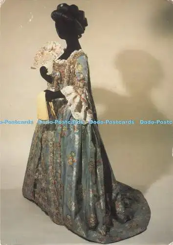 D281315 Kleid um 1765 blau Brokat Seidenkleid mit modernen Rüschen Fächer und