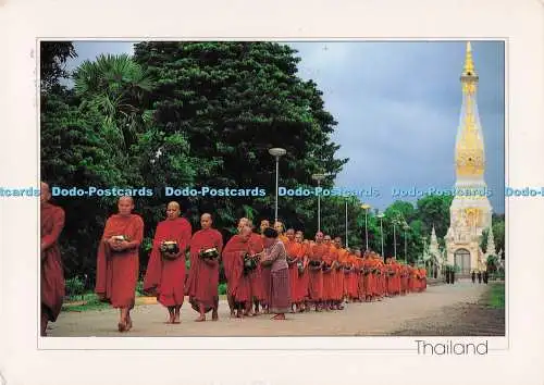 D288216 Thailand. Buddhistische Mönche tauchen aus diesem Phanom-Tempel auf. Artcard Asia. F