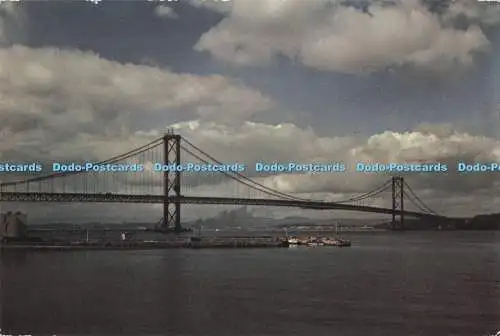 D288391 The Forth Road Bridge von South Queensferry in der Nähe von Edinburgh. W. S. Thoms