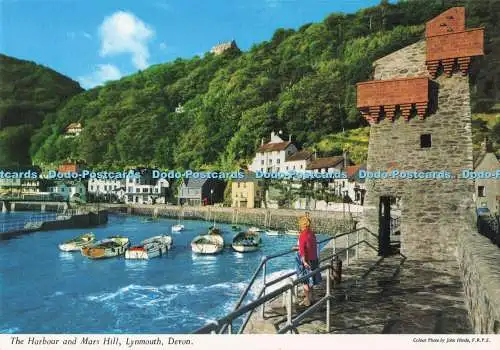 D289013 Lynmouth. Devon. Der Hafen und Mars Hill. John Hinde