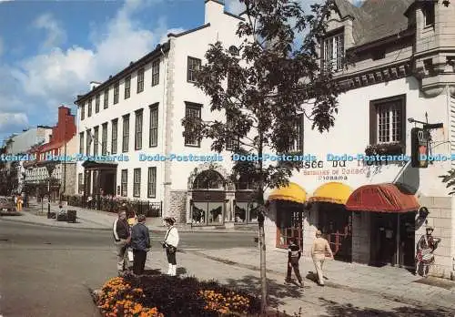 D290984 Quebec Haute Ville Place d armes. Reflexion. Par Messageries de Presse B