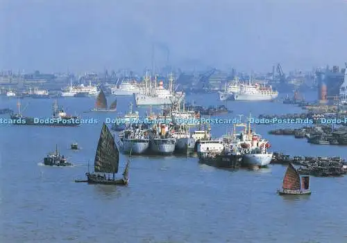 D291160 Ein Blick auf den Hafen von Shanghai. China National Publications Import and Export