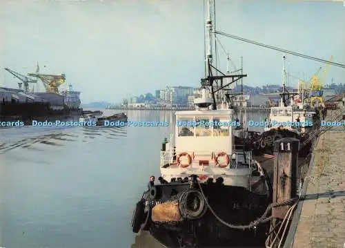 D289502 Nantes. Loire Atlantique. Le Port. A larriere Plan la Butte Ste Anne. P