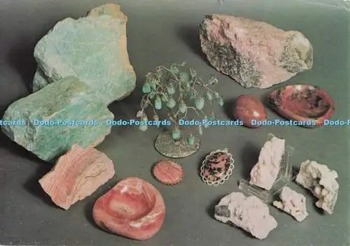 D296468 North Devon. Croyde Gemrock and Shell Museum. Hellrosa. Dunkelrosa