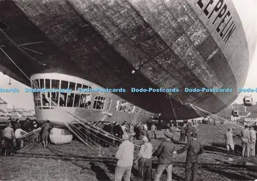 D296530 Luftschiff. Graf Zeppelin. Beim Landungsmanover in Friedrichshafen a. B.