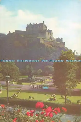 D289763 Edinburgh Castle und Princes Street Gardens. W. S. Thomson