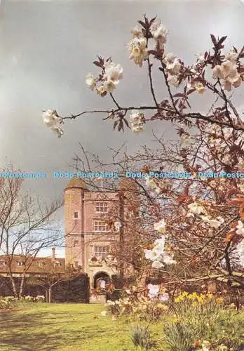 D289870 Kent. Sissinghurst Castle. Der Turm vom Obstgarten. Die Curwen Presse.
