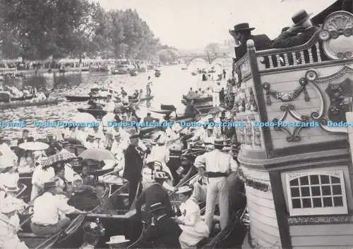 D296706 Zuschauer bei der Henley Regatta. Henry Spott. Oxfordshire County Council Li