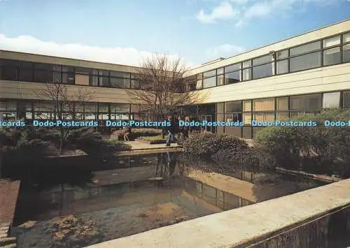 D291613 University of Bath. Gebäudehof Süd