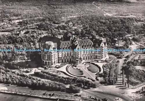 D290004 Le Touquet. Vue Aerienne. Le Royal Picardy et la Foret. Cim. RP