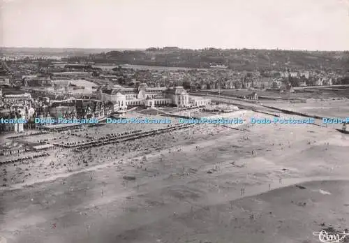 D290101 Deauville. Calvados. Vue Aerienne. La Plage et le Casino. J. Combier. De
