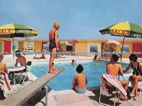 D296926 Newquay. Cornwall. Spaß und Sonne im Terrassenpool. Pentire Hotel. Evershe