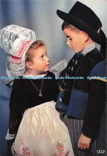 D290254 En Bretagne. Paar d Enfants de Pont Aven. C.A.P