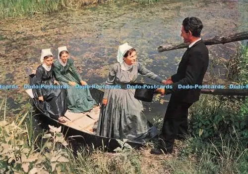 D290267 Folklore de France. Sud Vendeen. Les Cabanieres. Kostüme d Apparat. Art