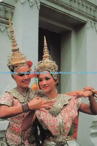 D292208 thailändischer Schauspieler und Schauspielerin tanzen zusammen. Phatana