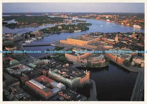D294612 Stockholm. Hoch über der Altstadt und dem Königspalast. AUFWÄRTS. Tolle S