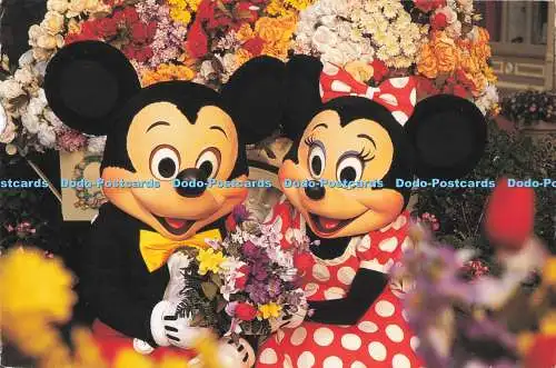 D292514 USA Im magischen Königreich. Mickey und Minnie genießen die Blumen auf der Hauptstraße