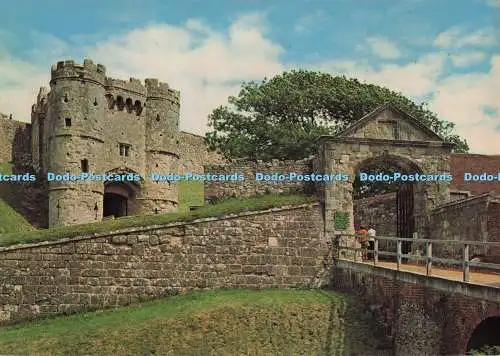 D297760 Isle of Wight. Carisbrooke Castle. Das Torhaus. W. S. Cowell. Krone. 1