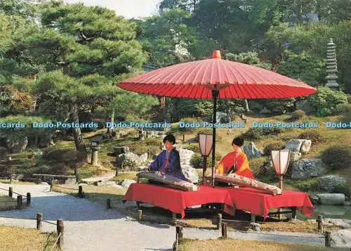 D293470 Japan. Shoren in Koto Konzert im Garten des Tempels. Die Symbole o