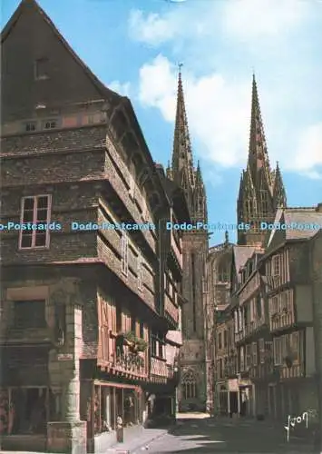 D295754 Quimper. Finistere. La Rue Kereon et les Fleches de la Cathedrale Saint