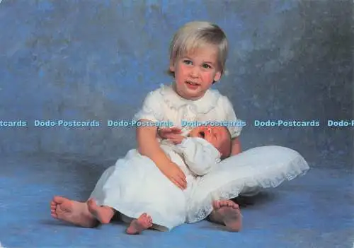 D298941 H.R.H. Prince William of Wales. Zwei Jahre alt. Liebt liebevoll seine L