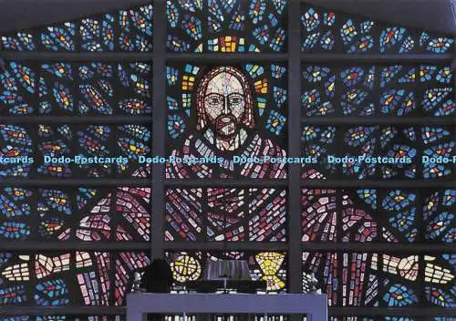 D299012 Das Fenster in der Allerheiligsten Sakramentskapelle in Buckfast Abbey. Buckfast A