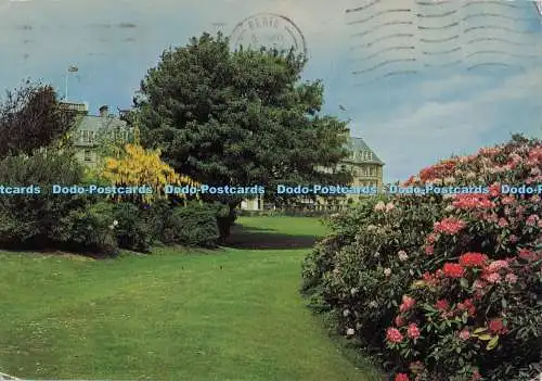 D299202 Perthshire. Gleneagles Hotel. Das Hotel aus den Gärten. British Transp