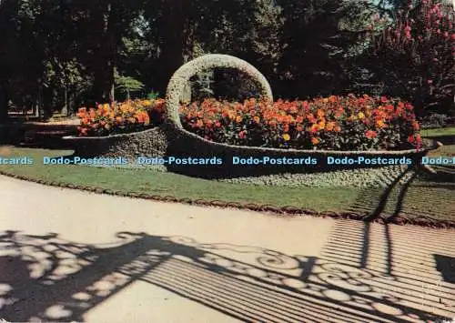 D299261 Bordeaux. Gironde. Panier Fleuri a l Entree du Jardin Public. Yvon