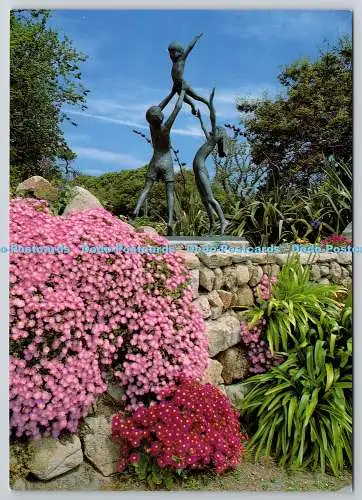 D306411 Isles of Scilly Tresco Abbey Gardens David Wynne 1990 Drei Kinder von