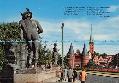 D300593 Lübeck Merkur auf der Puppenbrücke Blick auf Holstentor und St Petrikirc
