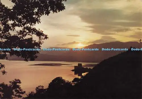 D300917 Ross Shire Sonnenuntergang über Eilean Donan Castle J Arthur Dixon D R MacAlpine