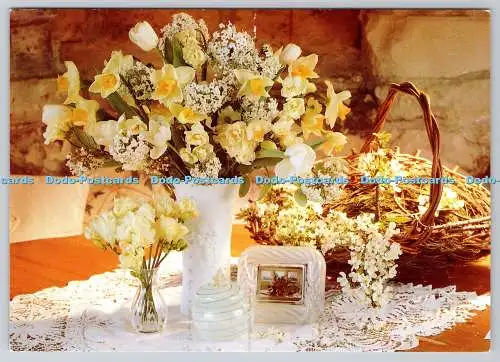 D301052 Blumen auf dem Tisch Frau und Zuhause