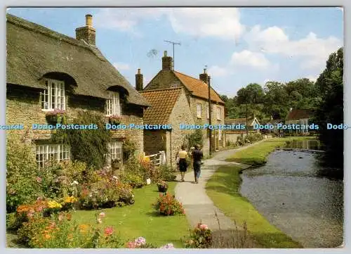 D304062 North Yorkshire Thornton Le Dale Reetdachhaus und Beck Isle Richter P