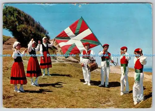 D310071 Groupe Basque Chelitztarrak de Biarritz Fandango et Drapeau Basque L Cha