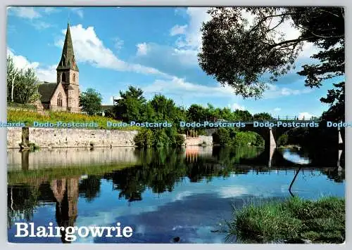 D310113 Blairgowrie Sommerhimmel gespiegelt im Wasser des Flusses Ericht Whit
