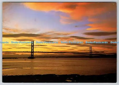 D304140 Forth Road Bridge an der Sunset Vital Road zwischen Südostschottland und Fi