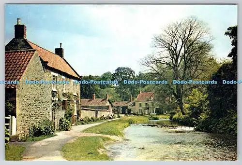 D310381 Thornton le Dale Viele Brücken, wenn es sich entlang der Straße windet J Arthur Dixo