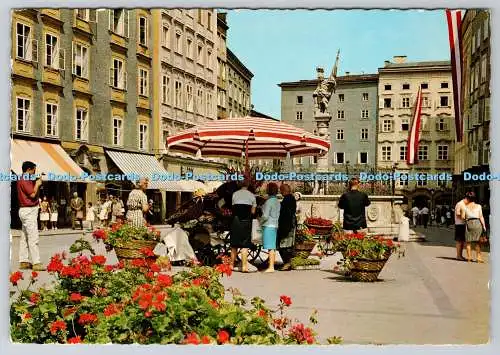 D301952 Salzburg die Fussganger Stadt Alter Markt mit Floriani Brunnen Cosy Alfr