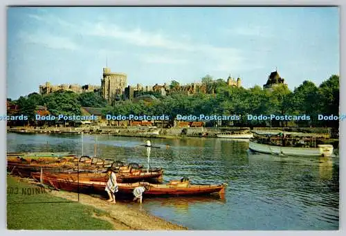D302232 Berkshire Windsor Castle und die Themse mit ihren vielen Lustkra