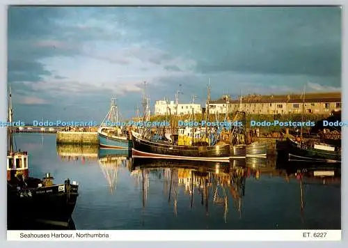 D308317 Northumbria Seahouses Harbour CoBLTD Bamforth Holmfirth gedruckt in Italien
