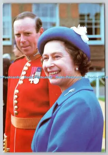 D305244 H M Queen Elizabeth II in der Windsor Rachel Arthur Gallery Manchester M